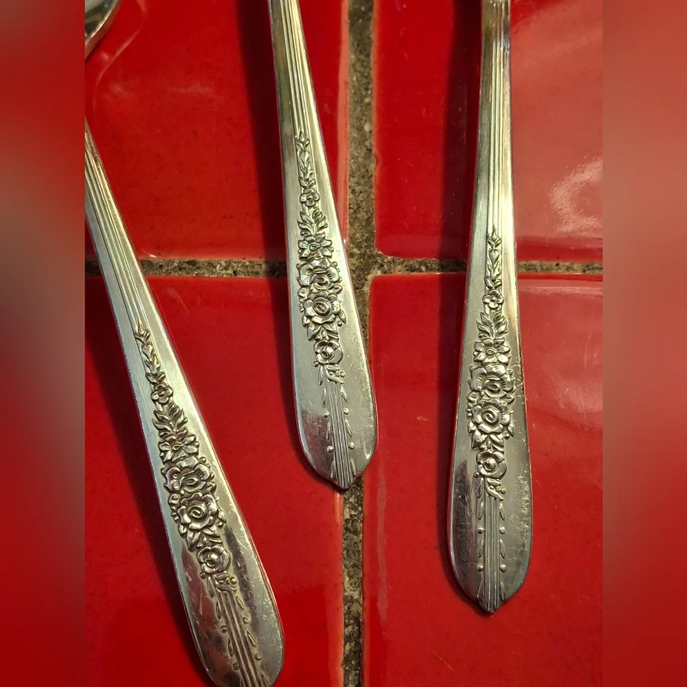 Oneida Silverplate Round Soup Spoons 